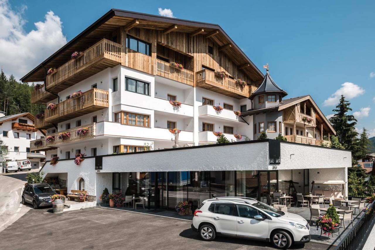 Hotel Ciasa Tama La Villa  Exteriör bild