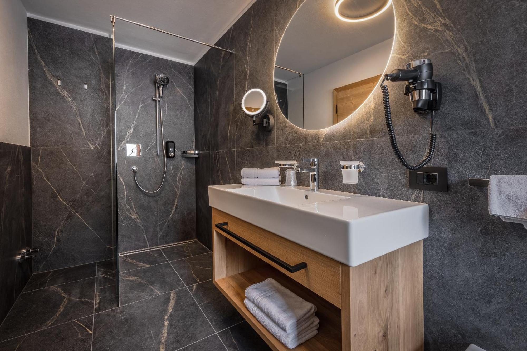 Hotel Ciasa Tama La Villa  Exteriör bild
